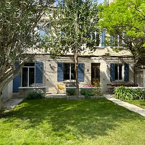 Maison De Caractere Avec Jardin Arbore En Villa
